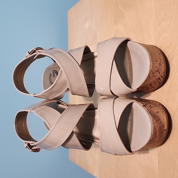 G by GUESS GG TAYMORA cream platform sandals. Size 7.5" - Picture 2 of 8